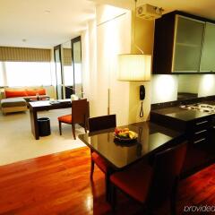Siri Sathorn Hotel в номере