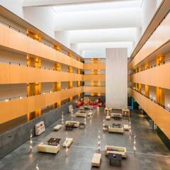 Отель TRYP Barcelona Aeropuerto Hotel Испания, Эль-Прат-де-Льобрегат - 7 отзывов об отеле, цены и фото номеров - забронировать отель TRYP Barcelona Aeropuerto Hotel онлайн интерьер отеля фото 2