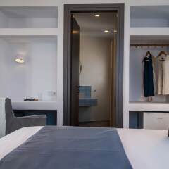 Milos Breeze Boutique Hotel сейф в номере