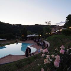 Отель Valle Rosa Country House Сполето бассейн