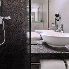 Отель Motel One Düsseldorf Hauptbahnhof ванная фото 2