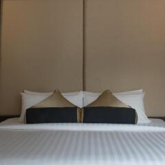 SilQ Bangkok Hotel сейф в номере
