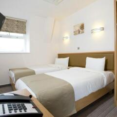 Eden Plaza Kensington Hotel сейф в номере
