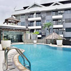 Отель ZEN Rooms Cilandak бассейн
