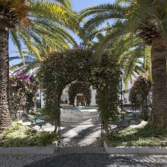Отель Apartamentos La Fonda фото 2