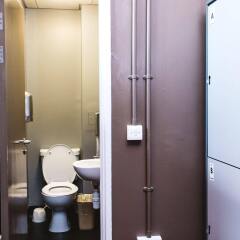 Отель Clink78 Hostel Великобритания, Лондон - 9 отзывов об отеле, цены и фото номеров - забронировать отель Clink78 Hostel онлайн ванная фото 2