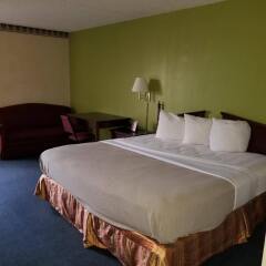 Отель Travel Inn - Columbus North США, Колумбус - отзывы, цены и фото номеров - забронировать отель Travel Inn - Columbus North онлайн комната для гостей фото 5