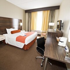Отель Best Western Airport Inn & Suites удобства в номере