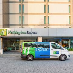 Отель Holiday Inn Express Lisbon Airport городской автобус