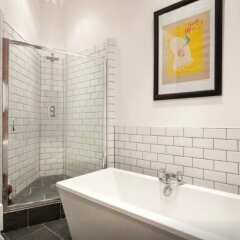 Отель Beautiful 2 Bed Duplex w/ Mezzanine in City Centre ванная фото 2