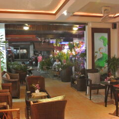 Отель Karon Sunshine Guesthouse & Bar гостиничный бар