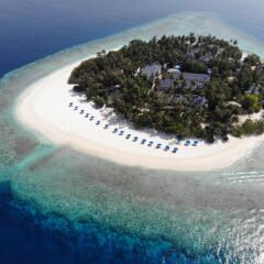 Отель Malahini Kuda Bandos Resort пляж
