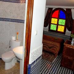 Отель Riad La Perle De La Médina Марокко, Фес - отзывы, цены и фото номеров - забронировать отель Riad La Perle De La Médina онлайн ванная