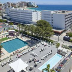 Апартаменты Sol House The Studio Calviá Beach бассейн