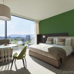 Отель Crowne Plaza Geneva, an IHG Hotel Швейцария, Женева - отзывы, цены и фото номеров - забронировать отель Crowne Plaza Geneva, an IHG Hotel онлайн комната для гостей фото 3