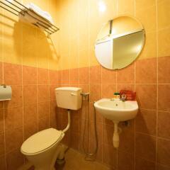 Отель OYO Rooms Jalan Petaling Малайзия, Куала-Лумпур - отзывы, цены и фото номеров - забронировать отель OYO Rooms Jalan Petaling онлайн ванная