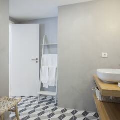 Апартаменты Liiiving In Porto Downtown Luxury Studio Порту ванная