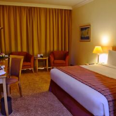 Отель Swiss-Belhotel Sharjah комната для гостей фото 5