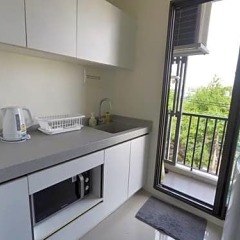 Отель Modern Loft Icondo @ Sukhumvit 103 Бангкок в номере фото 2