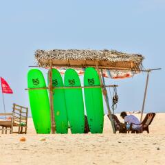 International Beach Hotel & Restaurant пляж фото 2