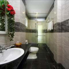 Отель Flame Flowers Homestay ванная