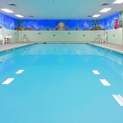 Отель Holiday Inn Express Stony Brook бассейн