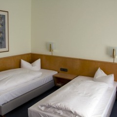 Hotel am Terrassenufer сейф в номере
