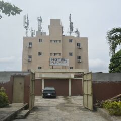 Hotel La Citadelle in Abidjan, Cote d'Ivoire from 24$, photos, reviews - zenhotels.com parking