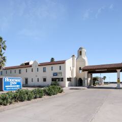 Отель Rodeway Inn Kingsville Кингсвилль парковка