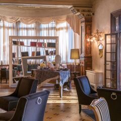 Hotel De La Ville развлечения