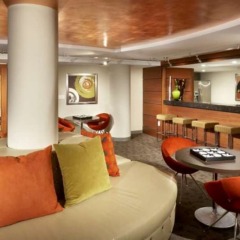 Отель Bluebird Suites at Mt. Vernon Triangle гостиничный бар