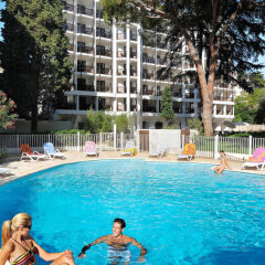 Апартаменты Residéal Premium Cannes - Apartments бассейн