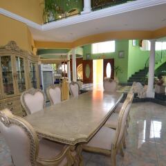 Отель Dream Castle Villa, Montego Bay 8BR Ямайка, Монтего-Бей - отзывы, цены и фото номеров - забронировать отель Dream Castle Villa, Montego Bay 8BR онлайн бассейн