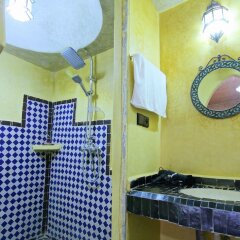 Отель Chez Family Bidouin Merzouga Марокко, Мерзуга - отзывы, цены и фото номеров - забронировать отель Chez Family Bidouin Merzouga онлайн ванная фото 2