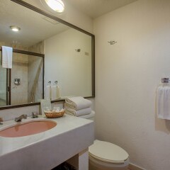 Отель Costa Sur Resort And Spa Пуэрто-Вальярта ванная