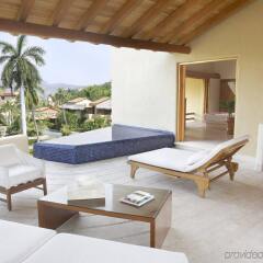 Отель Thompson Zihuatanejo балкон
