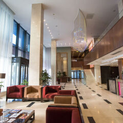Гостиница DoubleTree by Hilton Novosibirsk в Новосибирске - забронировать гостиницу DoubleTree by Hilton Novosibirsk, цены и фото номеров Новосибирск интерьер отеля фото 2