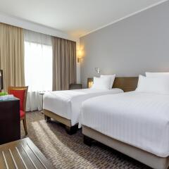 Отель Novotel Bangkok On Siam Square 4* Улучшенный номер с различными типами кроватей фото 12