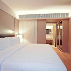 Отель Arcadia Suites Bangkok Бангкок комната для гостей фото 2