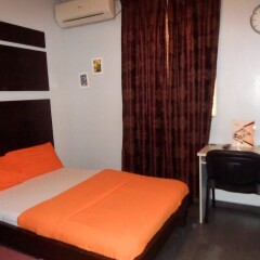 Отель Precinct Comfort Services, Yaba комната для гостей фото 3
