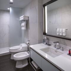 Отель New York Marriott East Side США, Нью-Йорк - отзывы, цены и фото номеров - забронировать отель New York Marriott East Side онлайн ванная фото 2