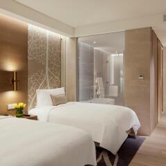 Отель Al Bandar Rotana 5* Номер категории Премиум с 2 отдельными кроватями