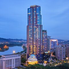Отель Four Points by Sheraton Shenzhen Китай, Шэньчжэнь - отзывы, цены и фото номеров - забронировать отель Four Points by Sheraton Shenzhen онлайн вид на фасад