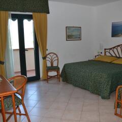 Отель Albergo Le Briciole Проччио комната для гостей фото 2