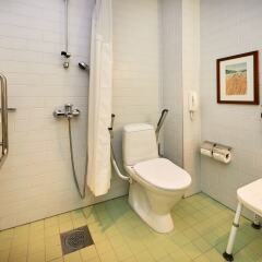 Отель Holiday Inn Helsinki West- Ruoholahti ванная фото 3