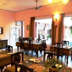 Suryaa Villa - A City Centre Hotel питание