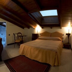 La Locanda Del Pontefice Hotel сейф в номере