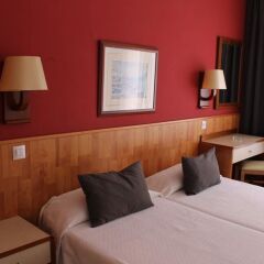 Отель Hostal Regina Испания, Бланес - отзывы, цены и фото номеров - забронировать отель Hostal Regina онлайн комната для гостей фото 2