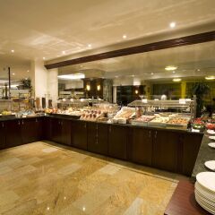 Ramada Hotel & Suites Bucharest North питание фото 2