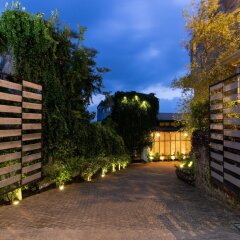 Отель Theva Residency парковка